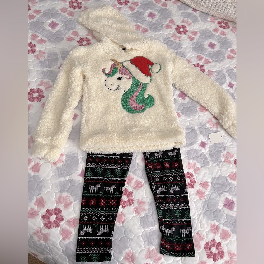 NWT Girls 2-piece Set Christmas Unicorn Santa Hat Size 7/8
